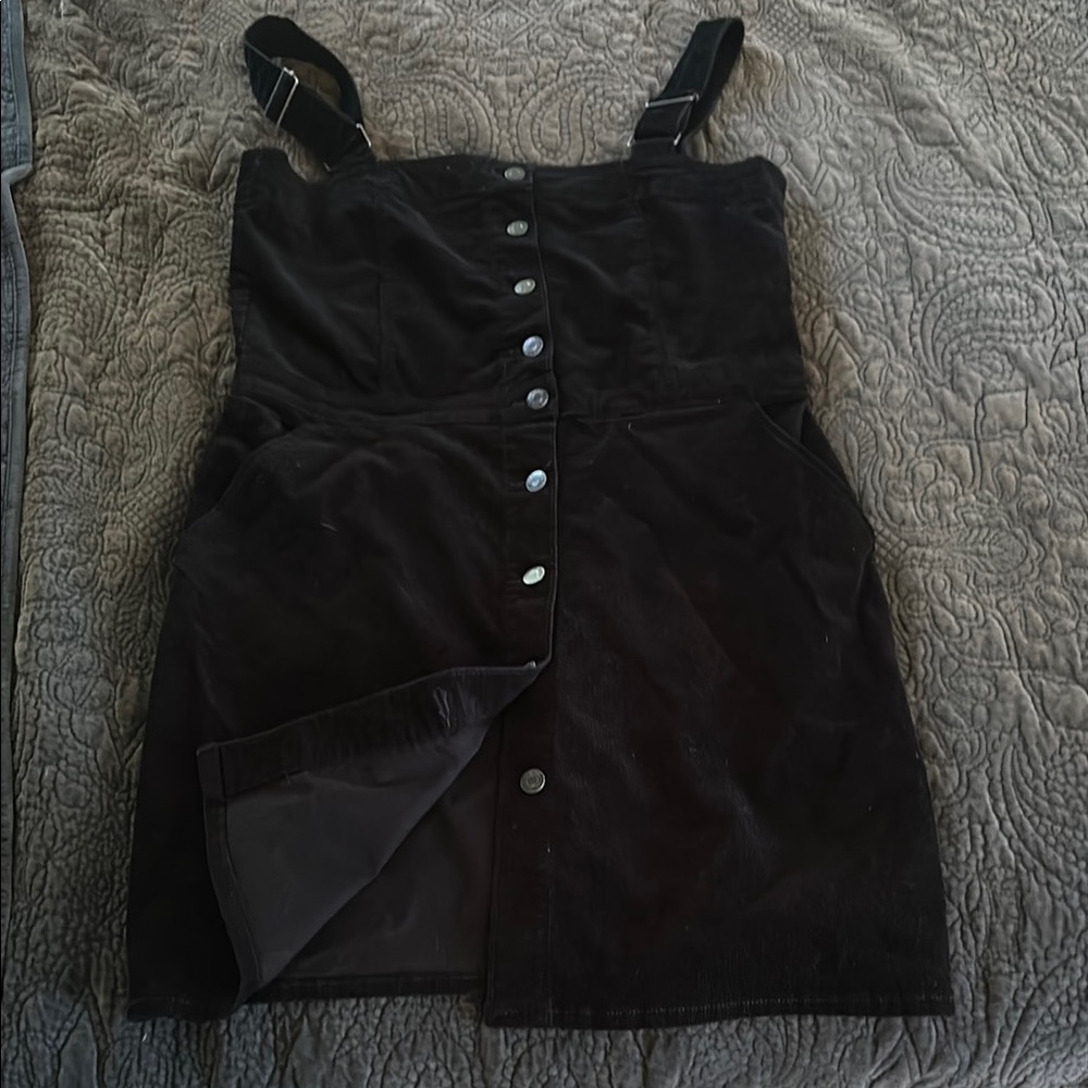 GAP black corduroy overall mini—your new go‑to for instant ‘90s cool.